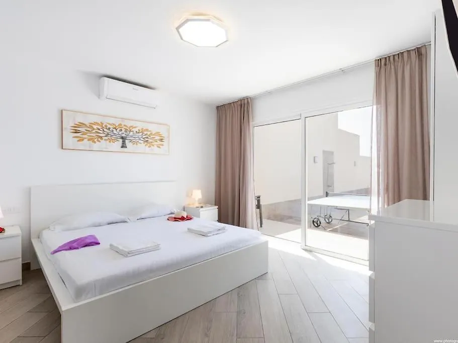 Stunning Villa Mila In Madronal, Heated Pool Costa Adeje  Costa Adeje (Tenerife)